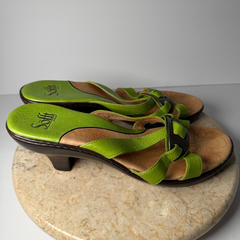 Sofft Slide Sandals 10W Lime Green Leather Strappy Buckle Kitten Heel 1203678